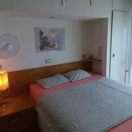Апартаменты Waterfront With Sea View Helexpo No01